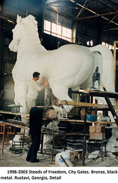 Magnificent horse sculpture в Москве фото 5