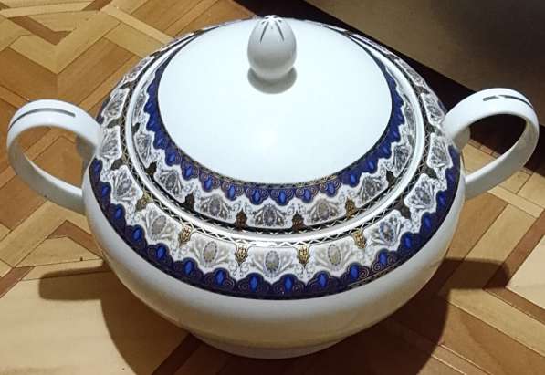 Супница фарфоровая