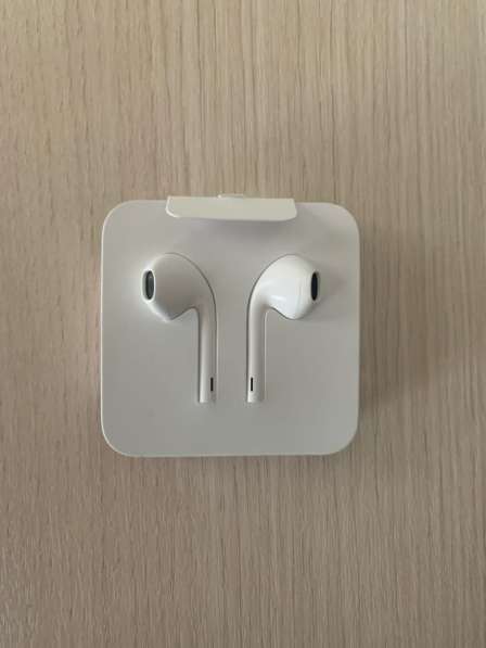 Продам две пары apple earpods lightning