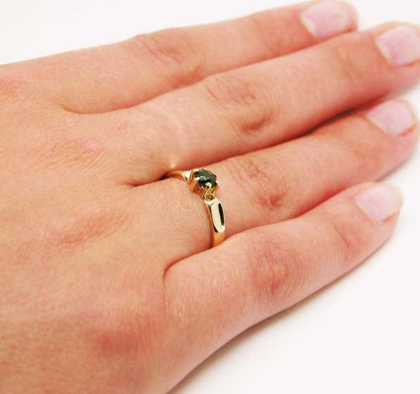 Золотое кольцо с Хромдиопсидом Ф 4.1 мм.