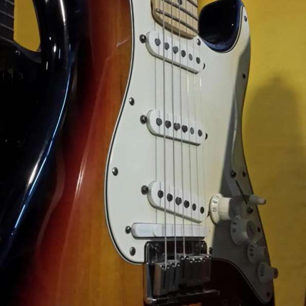 Гитара Fender VG Stratocaster Sunburst (SSS) в Москве фото 3