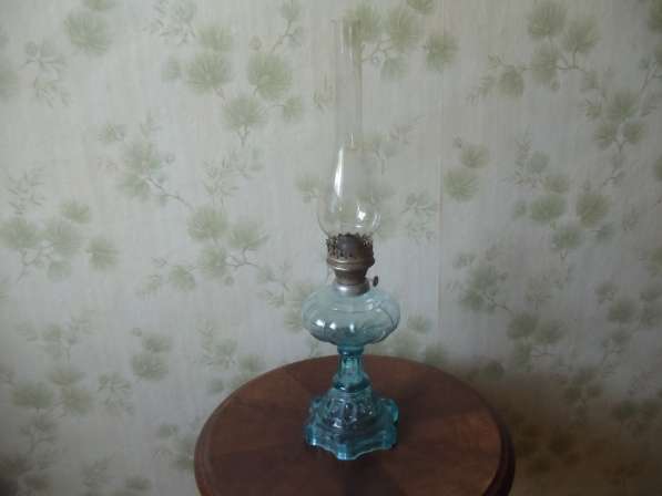 Керосиновая лампа из цветного голубого стекла конец 18 в