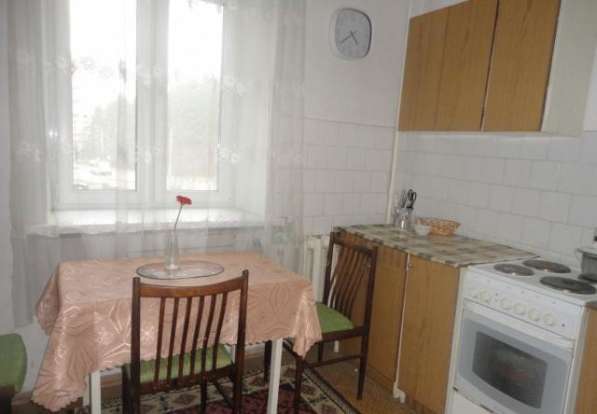 Продам двухкомнатную квартиру в Подольске. Этаж 2. Дом панельный. Есть балкон.