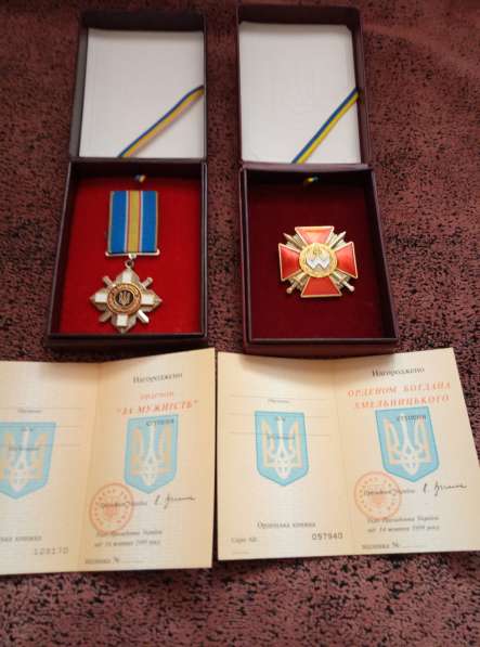 Продам Ордена с чистыми удостоверениями, в футляре в фото 4