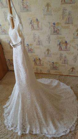 Элегантное свадебное платье в Югорске