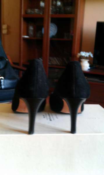 Туфли новые замшевые Donna Karan размер 38