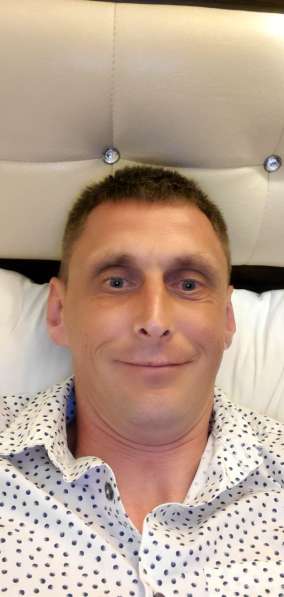 Sasha, 40 лет, хочет пообщаться в 
