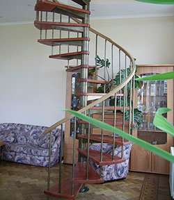 Межэтажные лестницы на косоуре