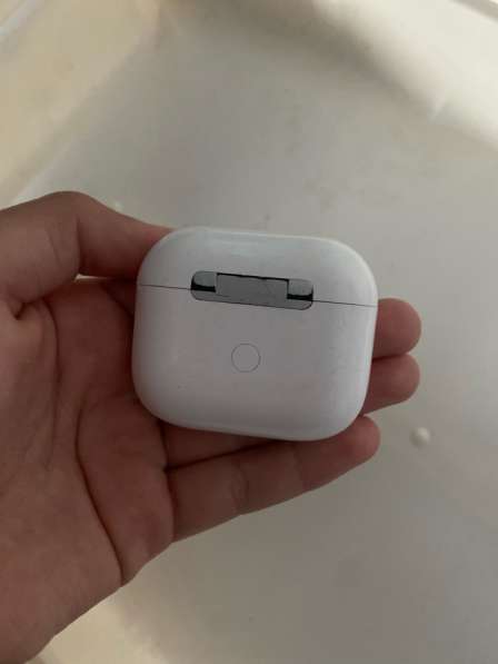 Наушники AirPods в фото 3