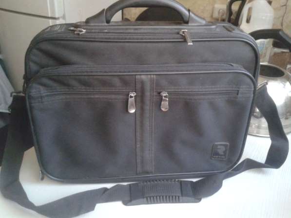 Портфель сумка чемоданчик в дорогу и на работу в Москве