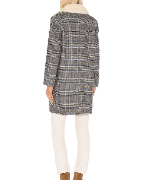 Продам пальто новое в Санкт-Петербурге