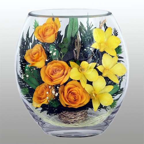Розы кремовые и желтые в вазах из стекла в Москве фото 7