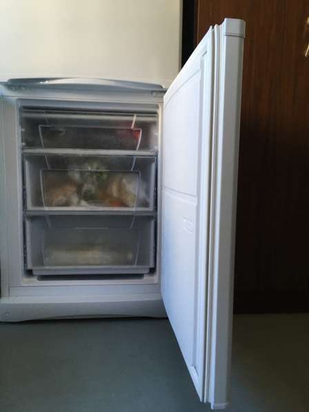 Холодильник 2-х камерный Indesit SB 185.027 в Санкт-Петербурге