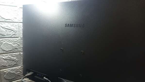 Монитор Samsung S24R358FZI в фото 4