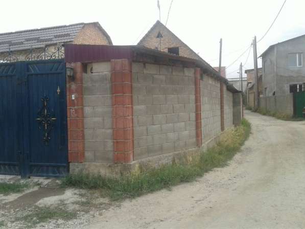 Продаёть участок земли 2 сотки в уентре Бишкека,в хорошем ра
