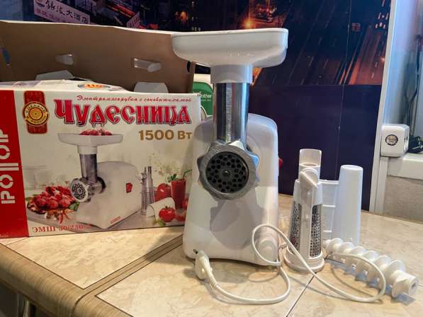 Продам электромясорубку с соковыжималкой