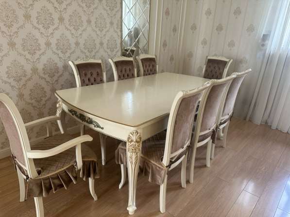 Стол в Москве