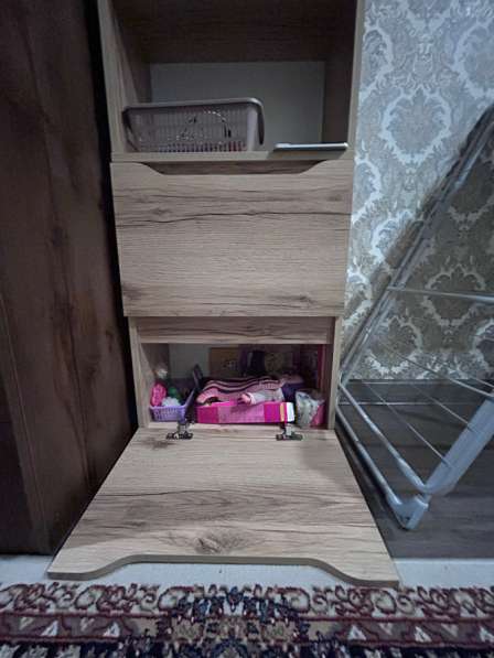 Книжный стеллаж