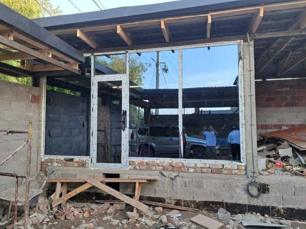 АЛЮМИНИЕВЫЕ ПЛАСТИКОВЫЕ ОКНА ДВЕРИ ВИТРАЖИ в фото 6