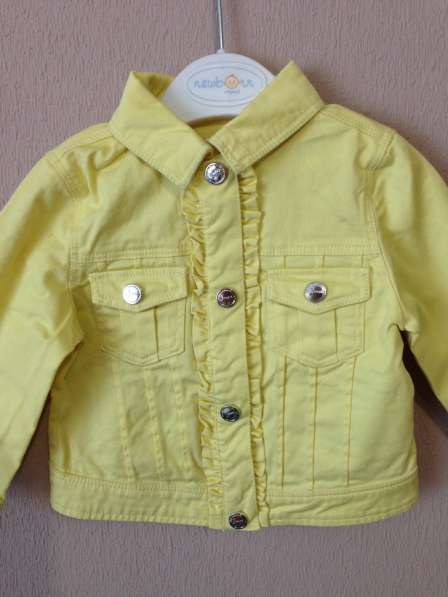 Джинсовый пиджак для малышки от MAYORAL. в фото 3