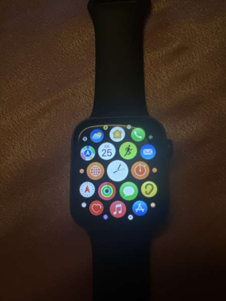 Часы Apple Watch Series 5 размер 44мм в 