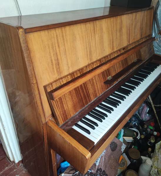 Продам пианино Украина. Находится в частном секторе