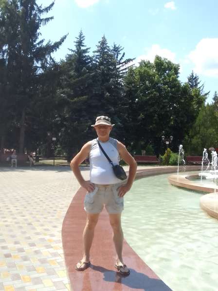 Andrei, 57 лет, хочет пообщаться в фото 4