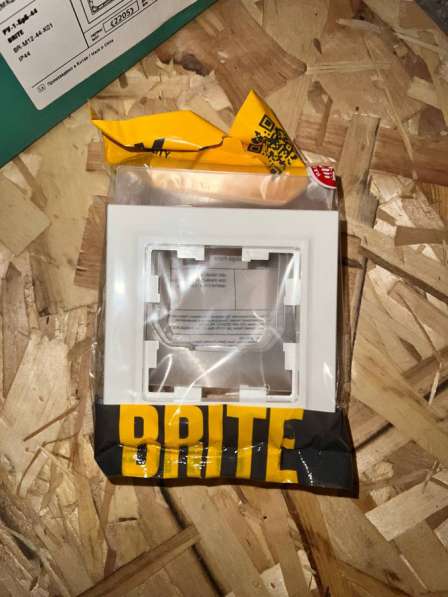 BRITE Рамка 1 пост белый IP44