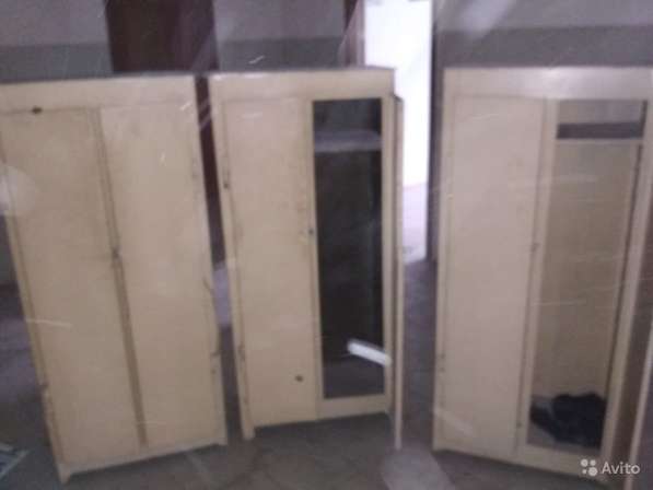 Продам шкафы (кабинки) металлические 2х створчатые,под замок