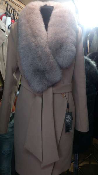 Женская пальто с натуральным мехом в фото 9