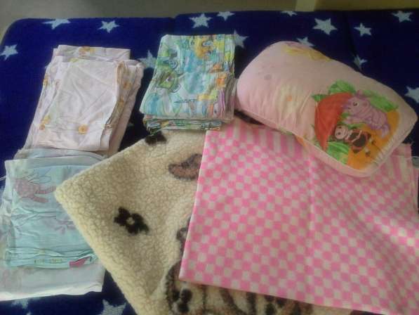 Два детских одеяла, 3 комплекта постельного