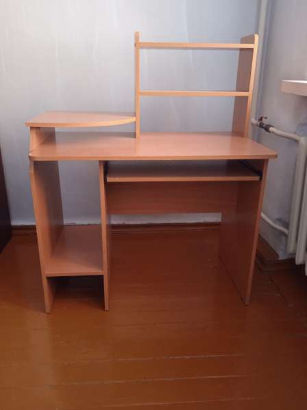 Продам новый компьютерный стол в Красноярске