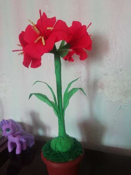 Гипеаструм цветок из гофрированной бумаги
