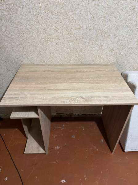 Стол письменный б/у в 