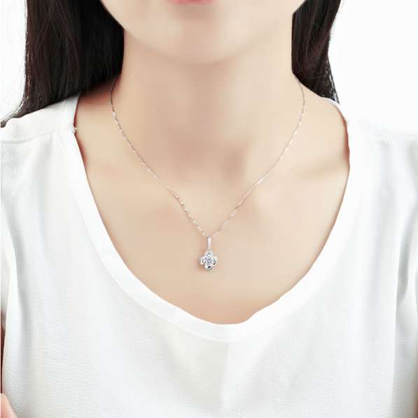 White gold women's necklaces and pendants Clover в 