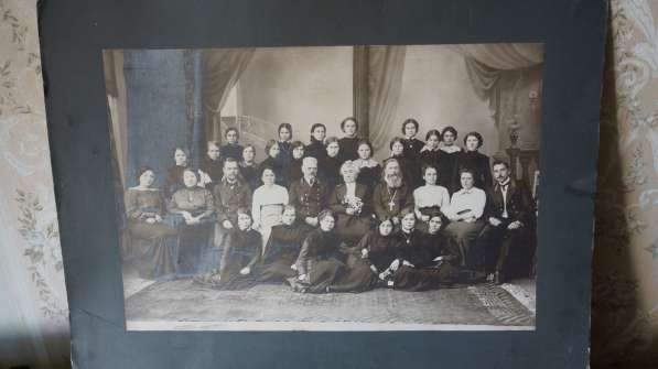 Старинная фототипия – групповой портрет гимназисток. XIX в в Санкт-Петербурге фото 12