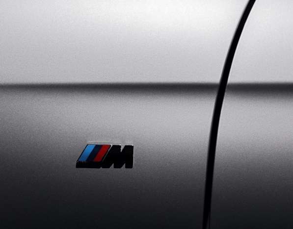 Чёрные эмблемы M-Performance на крылья BMW в Москве