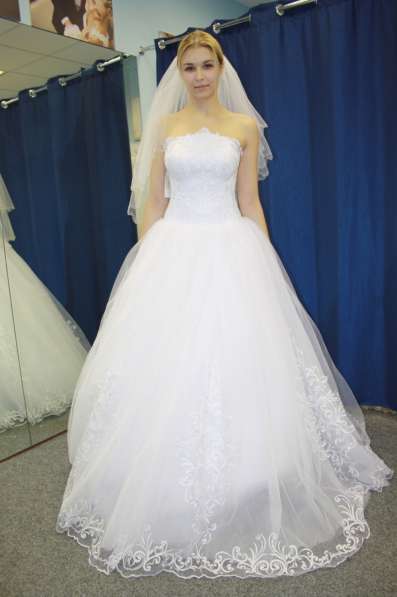 Белое новое пышное дизайнерское свадебное платье