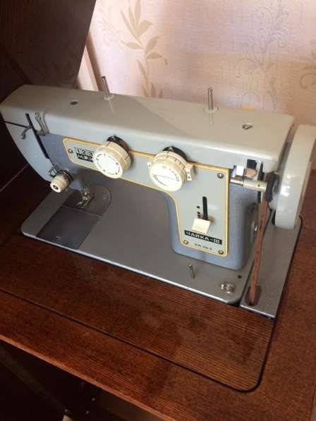 Продается швейная машинка Чайка в фото 3