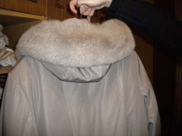 Пальто с песцовым капюшоном и рукавами в Курске фото 3