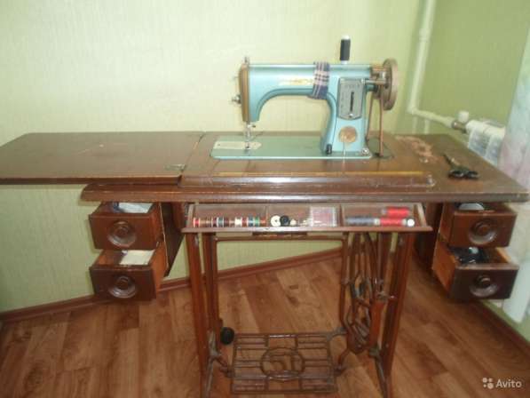 Продам швейную машину (практически раритет)