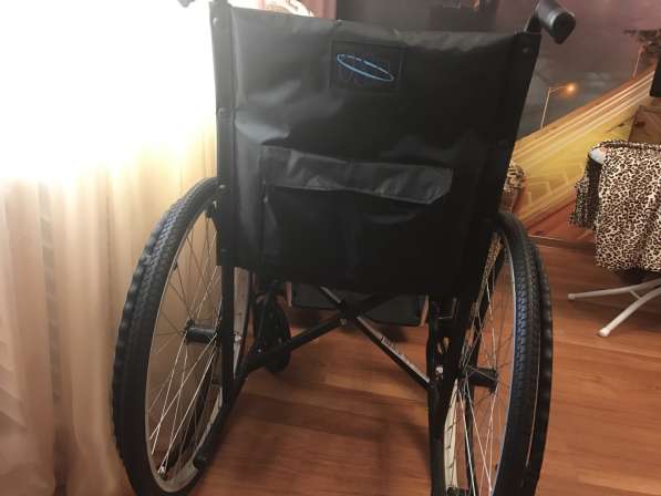 Срочно продам инвалидную коляску в фото 8