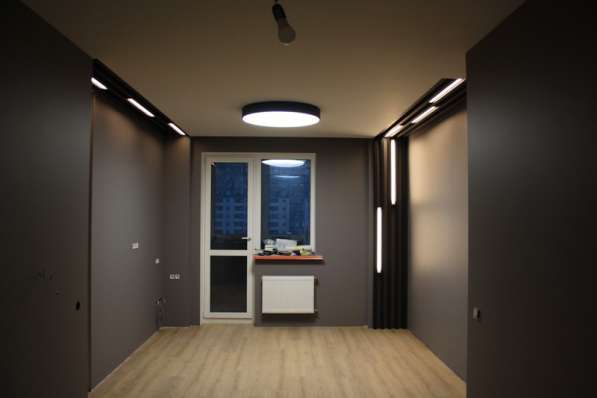 Реечные композиции в интерьере современного стиля в фото 14