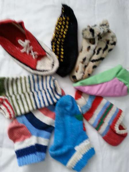Носки, комнатные тапочки, пуфик в Ижевске фото 4