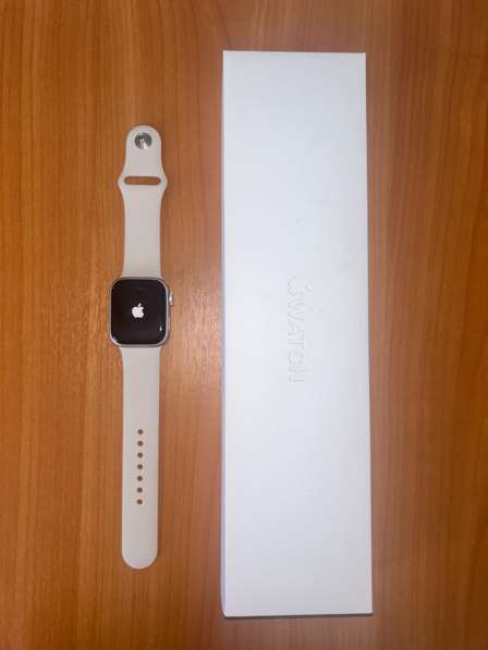 Apple Watch 8 Aluminium Case Starlight 41mm