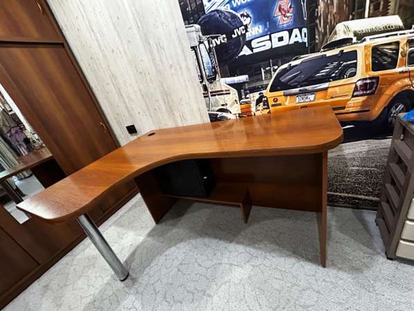 Продам стол компьютерный