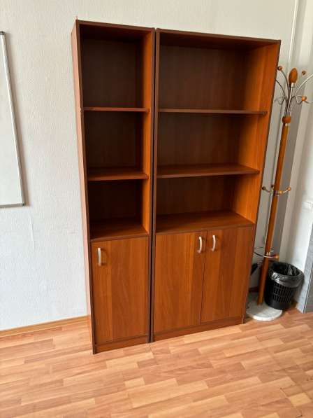 Офисная мебель бу (столы, тумбы, шкаф) в Москве фото 3