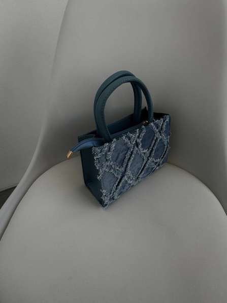 Партия женских сумок в Москве