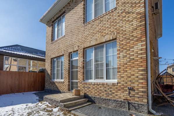 Современный двухэтажный дом в Краснодаре фото 3