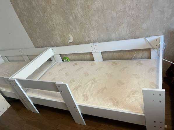 ПРОДАЕМ кровать детскую с матрасом! в Москве